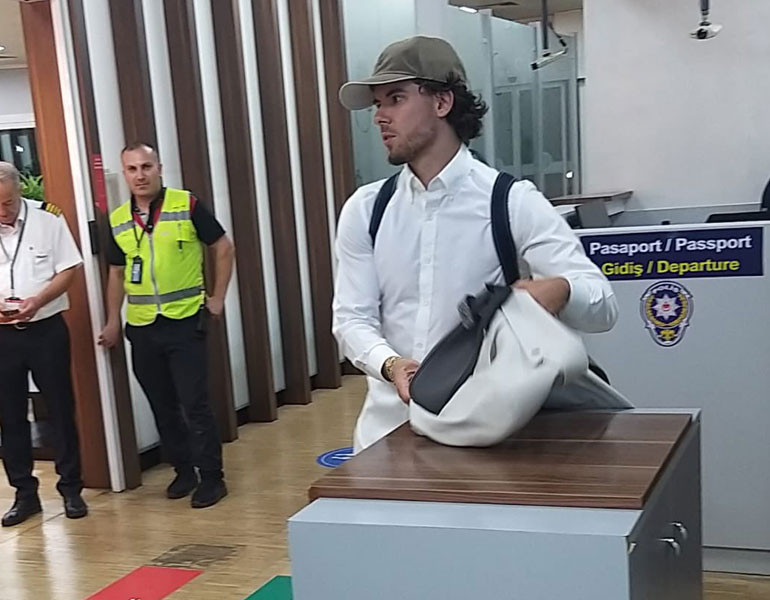 Ferdi Kadıoğlu, 35 milyon euroluk rekora ve Brightona imza atmaya gitti Fenerbahçeden transfer için resmi açıklama