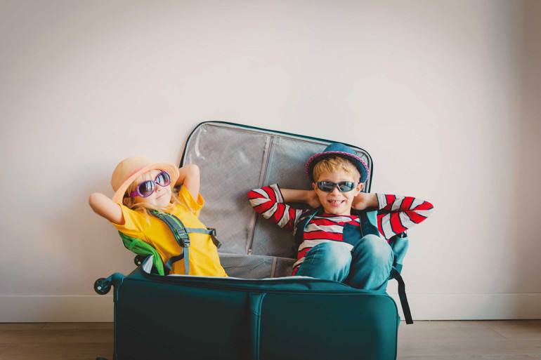 Bebekliğinden itibaren yollarda olursa alışır