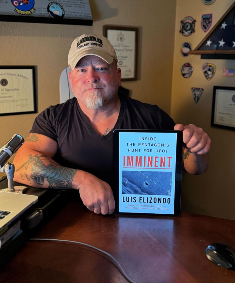 Eski ABDli yetkiliden UFO iddiası: Bu evrende yalnız değiliz