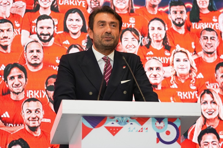 Gençlik ve Spor Bakanı Osman Aşkın Bak, milli paralimpik sporcuları Parise uğurladı