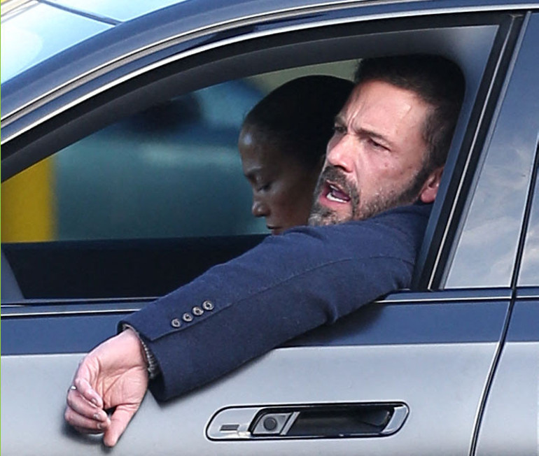 Daha boşanma dilekçesindeki imza bile kurumadı… Ünlü oyuncunun eski ABD başkan adayının kızıyla ‘görüştüğü’ iddia edildi