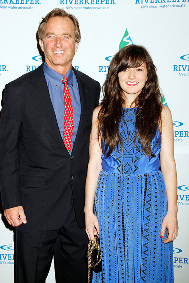 Daha boşanma dilekçesindeki imza bile kurumadı… Ünlü oyuncunun eski ABD başkan adayının kızıyla ‘görüştüğü’ iddia edildi