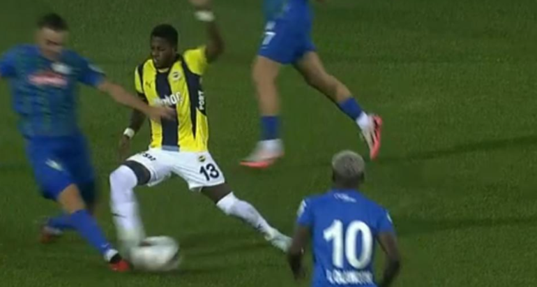 Rizespor - Fenerbahçe maçının hakemi Turgut Domanın yönetimine eleştiri: Çarşı pazar karışıyordu | Üç penaltı...