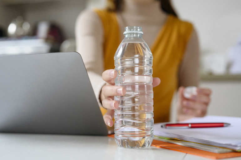 Bilim dünyasında endişeye neden oldu: Plastik şişelerden ‘tansiyon’ çıktı ‘Her hafta beş gramı kanımıza karışıyor’