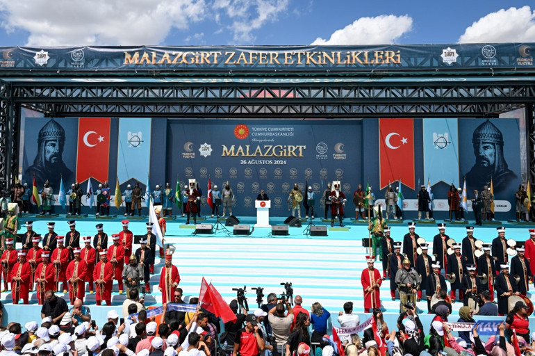 Malazgirt Zaferinin 953. yıl dönümü... Cumhurbaşkanı Erdoğan: Yürüyüşümüz Türkiye Yüzyılına