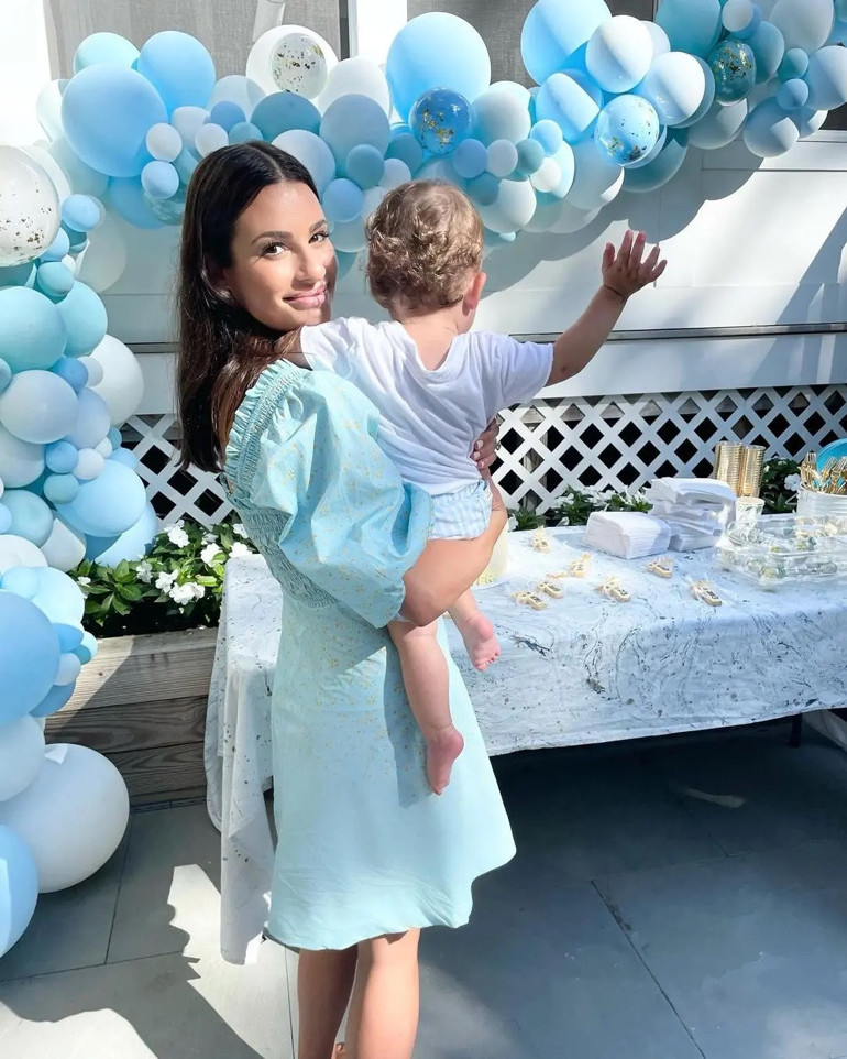 Korku içinde beklediği kızına sonunda kavuştu… Ünlü yıldız ikinci kez anne oldu