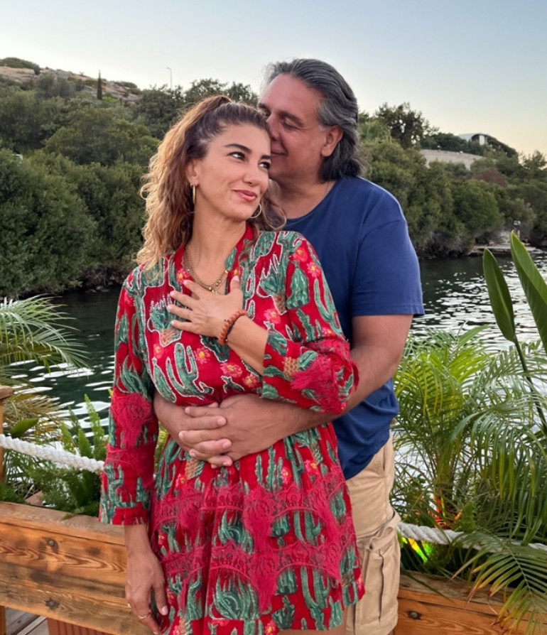 Evlendiği yerde 10. yılını kutladı