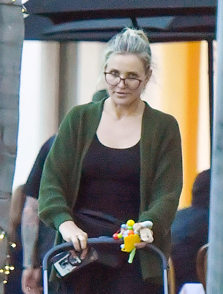 Mutlu evlilik için yatak odanızı ayırın demişti... Ama kendisi sokakta bile kocasından uzak duramadı