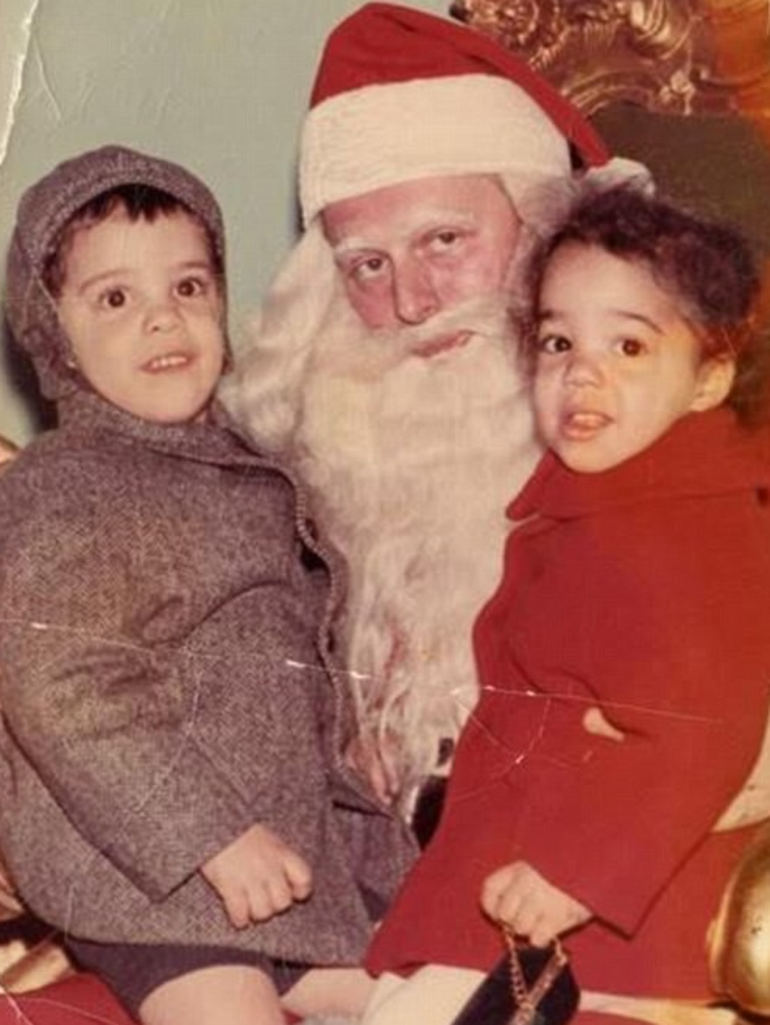 ‘Beni kötü yola düşürmek istedi’ dediği ablası ve annesi aynı gün öldü… Af diledi ama son nefesini yapayalnız verdi… Ünlü şarkıcı kendisine yalvaran ablasını görmeyi bile reddetti…