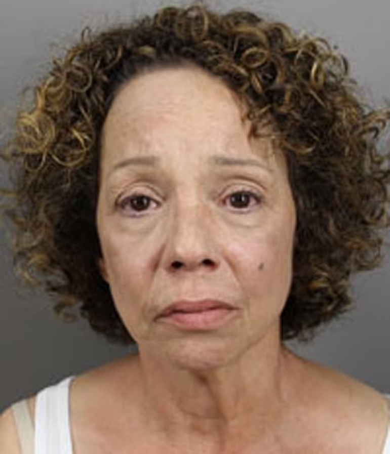 ‘Beni kötü yola düşürmek istedi’ dediği ablası ve annesi aynı gün öldü… Af diledi ama son nefesini yapayalnız verdi… Ünlü şarkıcı kendisine yalvaran ablasını görmeyi bile reddetti…