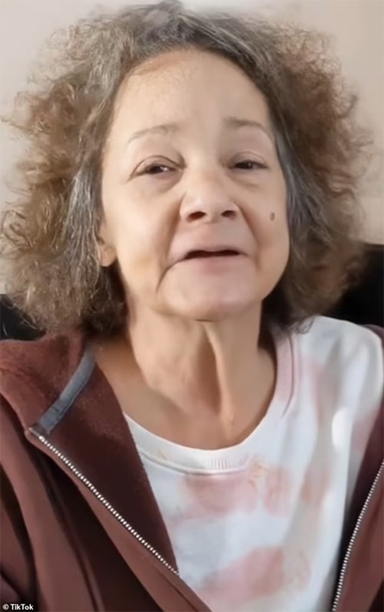 ‘Beni kötü yola düşürmek istedi’ dediği ablası ve annesi aynı gün öldü… Af diledi ama son nefesini yapayalnız verdi… Ünlü şarkıcı kendisine yalvaran ablasını görmeyi bile reddetti…