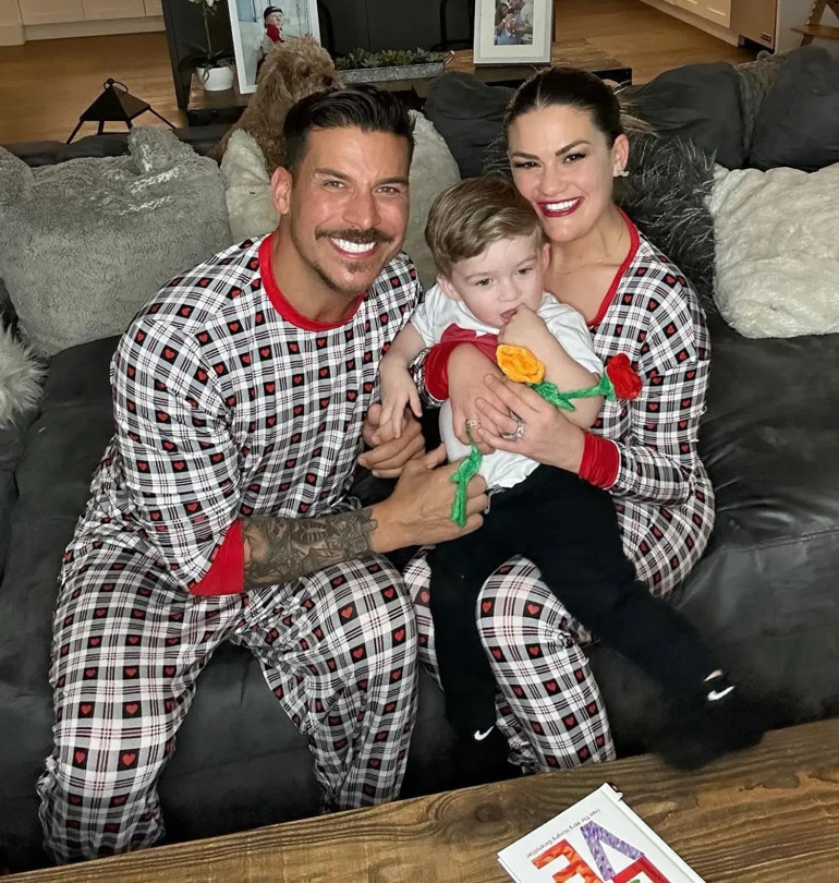 Aşkları yuvalarını ayakta tutmaya yetmedi… Ünlü çiftin 5 yıllık evliliği sona erdi