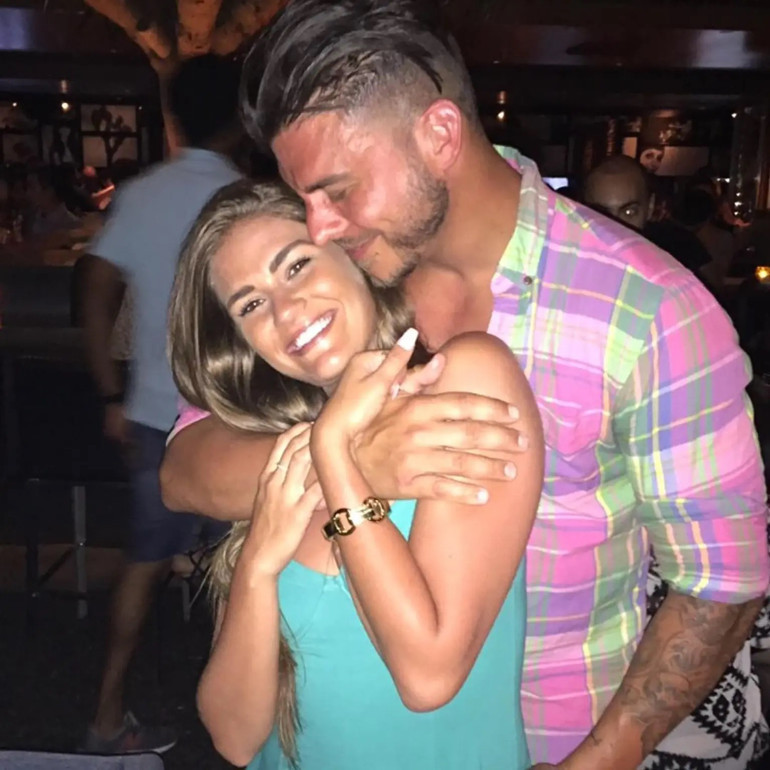 Aşkları yuvalarını ayakta tutmaya yetmedi… Ünlü çiftin 5 yıllık evliliği sona erdi