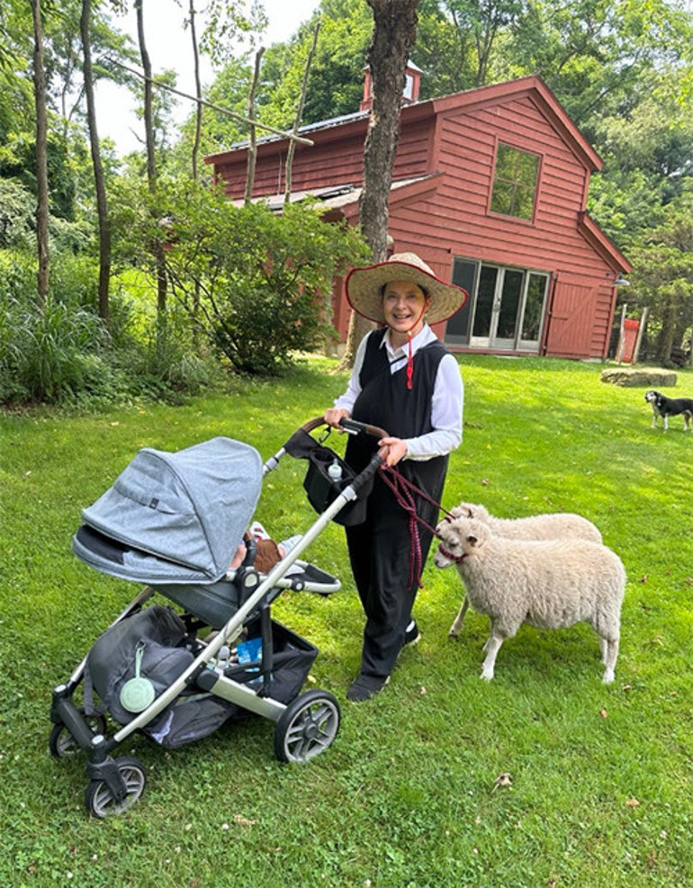 Bir dönemin en güzel yıldızıydı... Yaşlanıp iş bulamayınca çiftlik hayatına sığındı... Yumurtalarımızı çaldılar