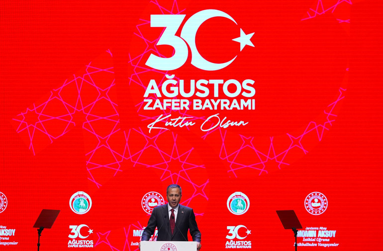 Bakan Yerlikaya, Jandarma Albay Mümin Aksoy Belgeseli gösterimine katıldı