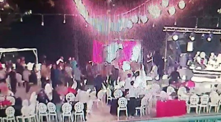 Kına gecesinde damadı hastanelik ettiler Kuzenine söylediği sözden sonra ortalık savaş alanına döndü: 20 kişi salonu bastı