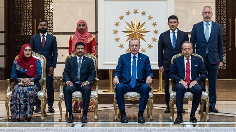 Büyükelçilerden Cumhurbaşkanı Erdoğana Ankarada güven mektubu
