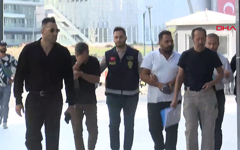 Metrobüs kazasında gözaltına alınanlar adliyeye sevk edildi