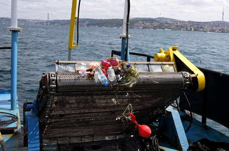 Denizden çıkanlar pes dedirtti 9 bölgede 14 deniz süpürgesi faaliyette