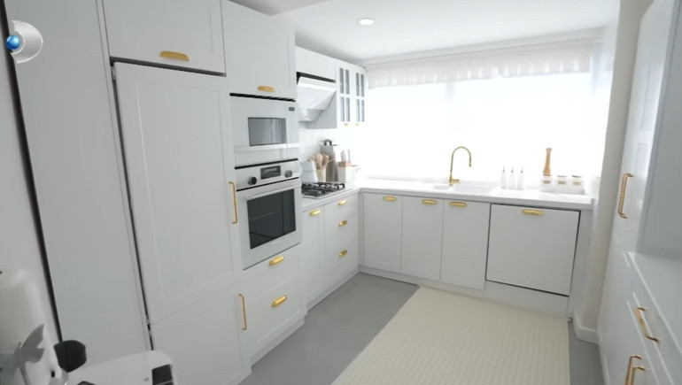 Ünlü türkücü iki ayrı evde yaşıyor Mardinde tarih kokan konak...