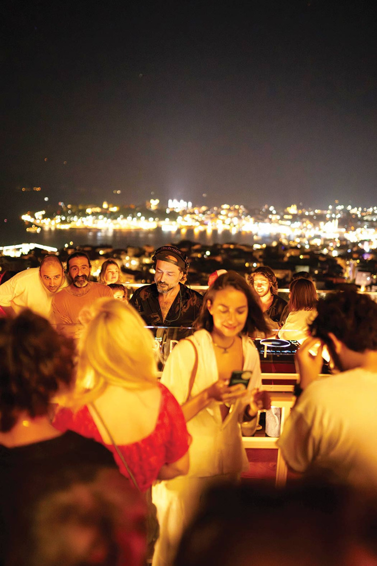 ‘Sana tepeden baktım ey aziz İstanbul