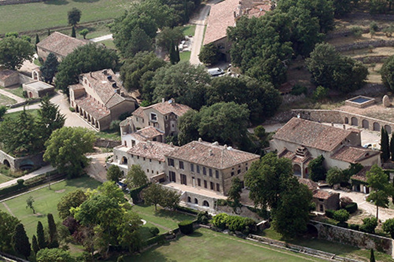 Karısıyla yaşlanmak için almıştı... Şimdi orada yeni aşkıyla gününü gün ediyor