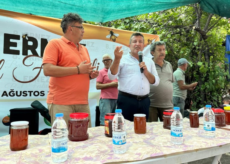 30 saniyede 1 kilo yedi, yarışmada birinci oldu