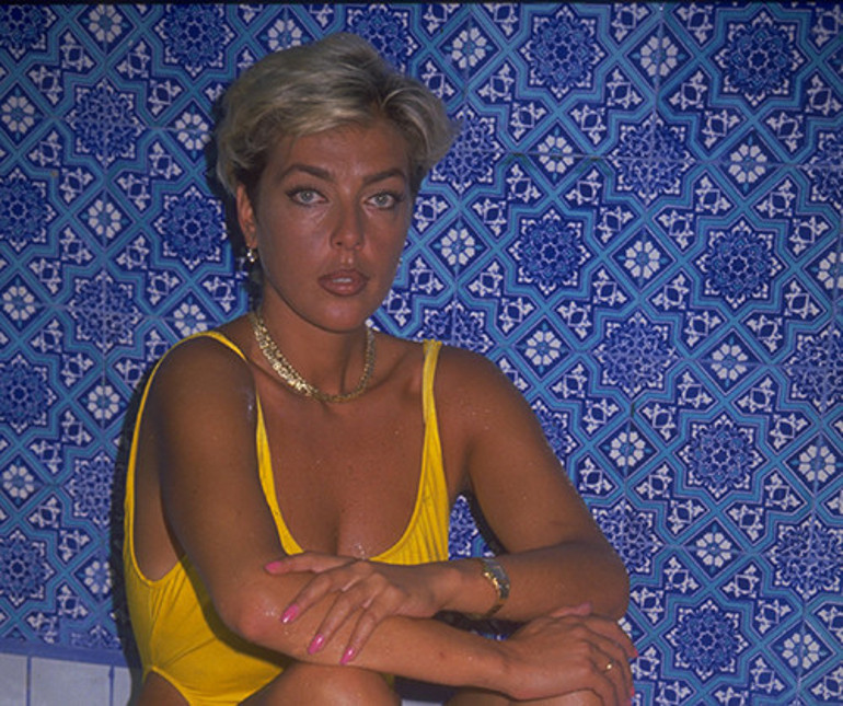 Ailesi onu kolejlerde okutmuştu... Beyoğlunda gezerken keşfedildi... Yeşilçamdan rüzgar gibi gelip geçti