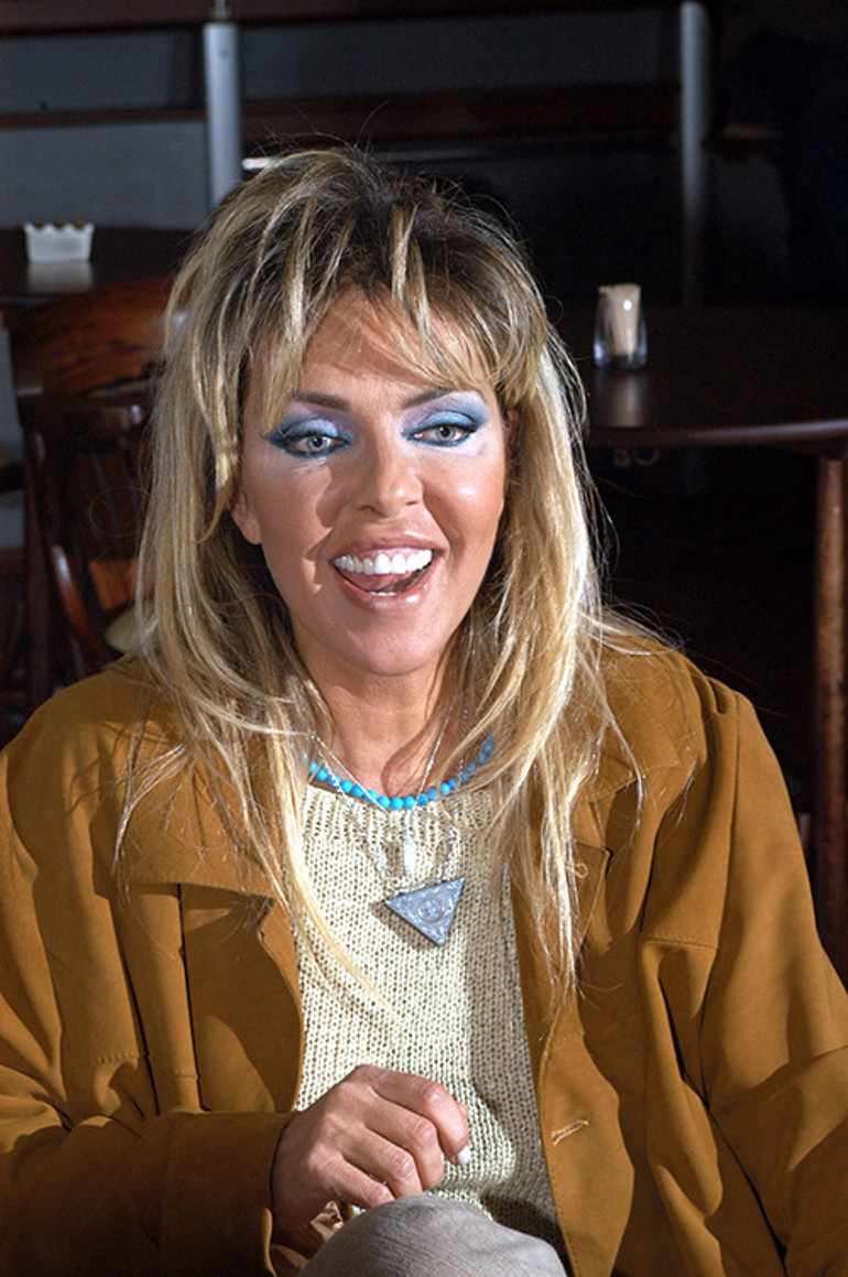 Ailesi onu kolejlerde okutmuştu... Beyoğlunda gezerken keşfedildi... Yeşilçamdan rüzgar gibi gelip geçti