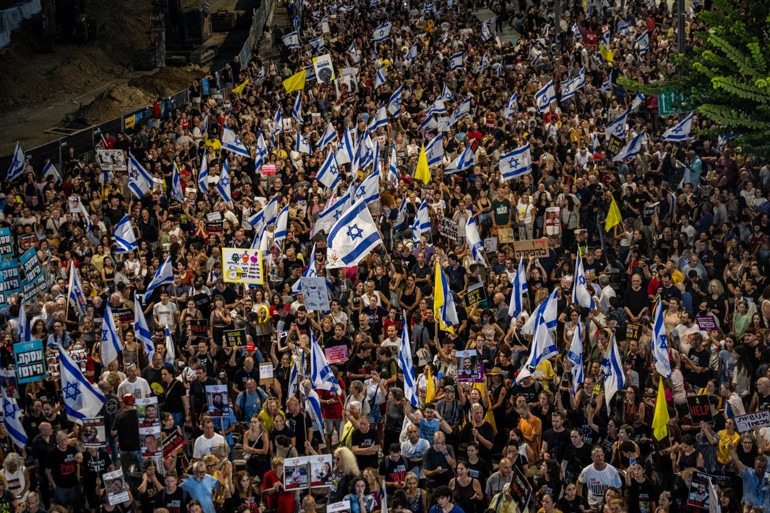 Son dakika.. Yarım milyon insan katıldı, İsrailde hayat durma noktasına geldi Katil Netanyahu sloganları