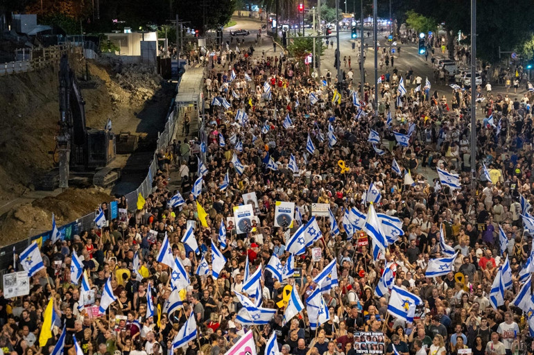 Son dakika.. Yarım milyon insan katıldı, İsrailde hayat durma noktasına geldi Katil Netanyahu sloganları