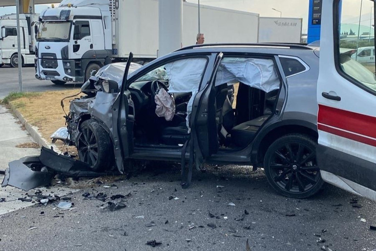 İzmirde feci kaza Ölü ve yaralılar var