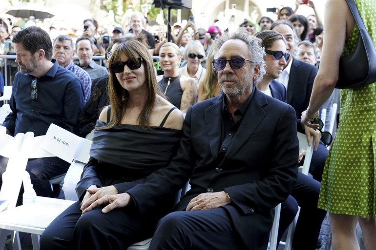 Geç bulduğu aşkının gözünün içine bakıyor… En özel gününde elini bir an bile bırakmadı