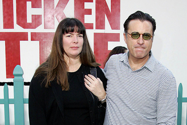 41 yıl bir yastıkta kocadılar: Yıldırım çarpmış gibi başlayan aşka yeni torun geldi