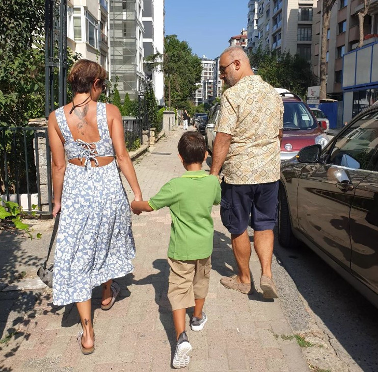 Boşandıktan 20 gün sonra yeni aşkını ilan etmişti... Eski eşler Rüştü Onur Atilla ile Sinem Ayyıldız bir arada