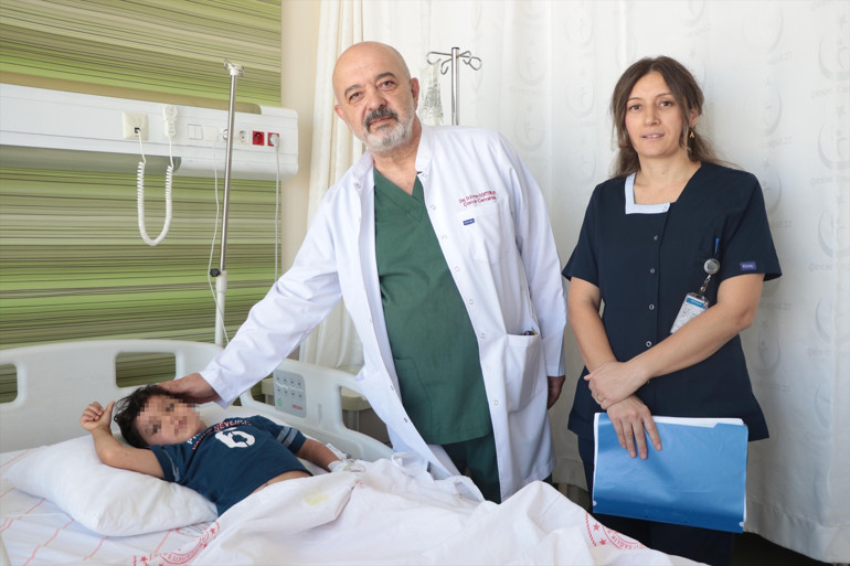 Sünnet sırasında penis derisi kesildi, kasığından alınan deri dikildi