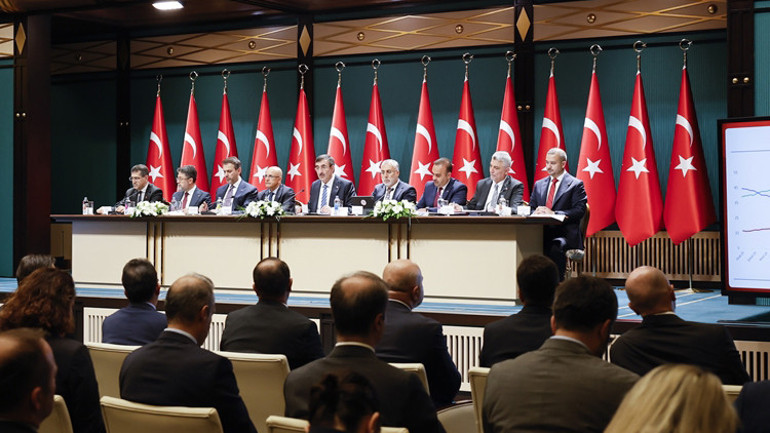 Ekonominin yeni rotası açıklandı... İşte yeni OVP: 3 yılın enflasyon beklentisi güncellendi
