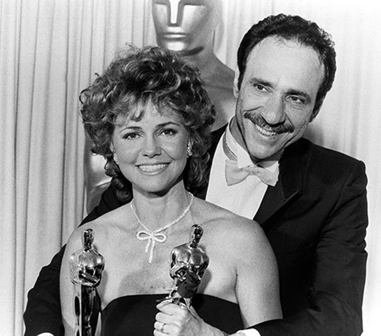 Artık şanda şöhrette gözü yok Efsane oyuncuyu yanından geçenler bile tanımadı