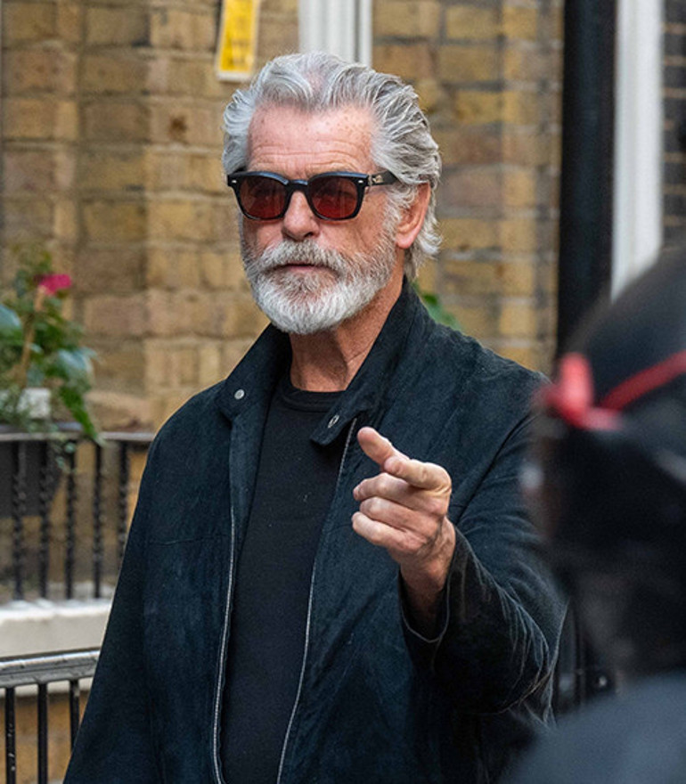 Bir kalpte iki aşk... Şimdiki karısına aşkı büyük... Ama genç ölen ilk karısını da hiç unutamadı: Beni adam eden o oldu, her zerremde izleri var