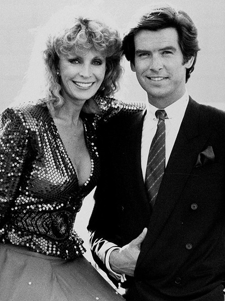 Bir kalpte iki aşk... Şimdiki karısına aşkı büyük... Ama genç ölen ilk karısını da hiç unutamadı: Beni adam eden o oldu, her zerremde izleri var