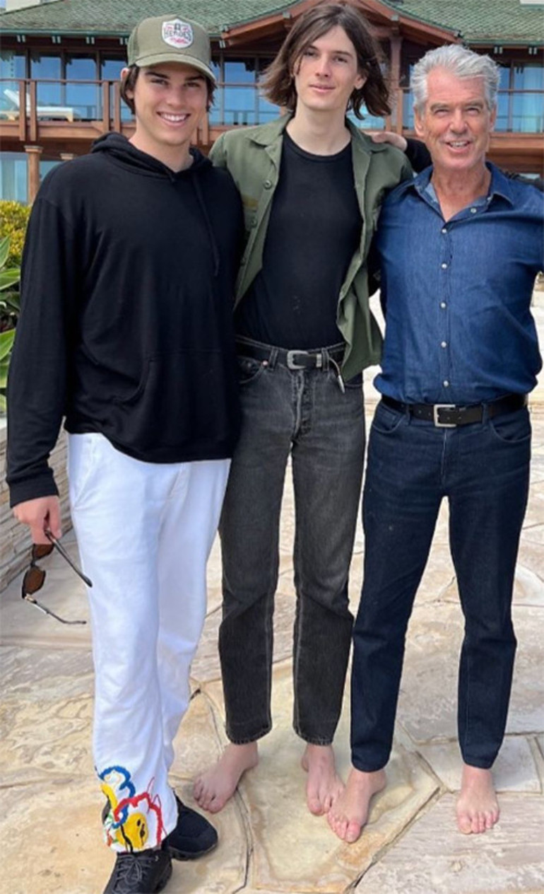 Bir kalpte iki aşk... Şimdiki karısına aşkı büyük... Ama genç ölen ilk karısını da hiç unutamadı: Beni adam eden o oldu, her zerremde izleri var