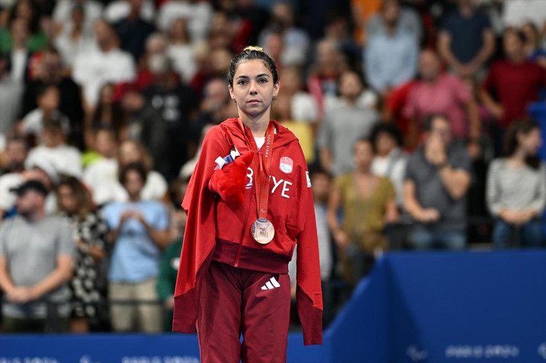 Umut Ünlüden Pariste altın madalya Olimpiyat ve paralimpik tarihimizde bir ilk...