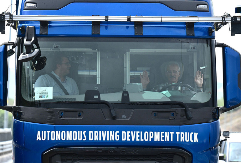 Otonom kamyon akıllı yollarda... Bakan Uraloğlu: Serbest geçiş sistemi ülke genelinde uygulanacak