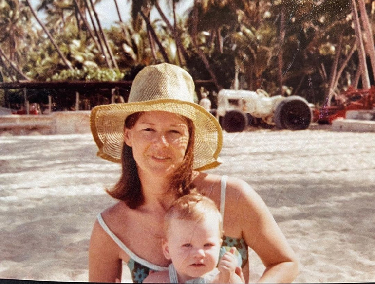 Ödül için gitti, en kötü haberi aldı… Ünlü oyuncunun anne acısı…