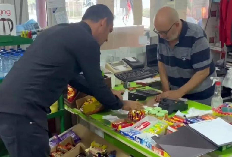Bakkal bakkal dolanıp veresiye defterlerindeki borçları kapatıyorlar... Bu uygulamamız devam edecek