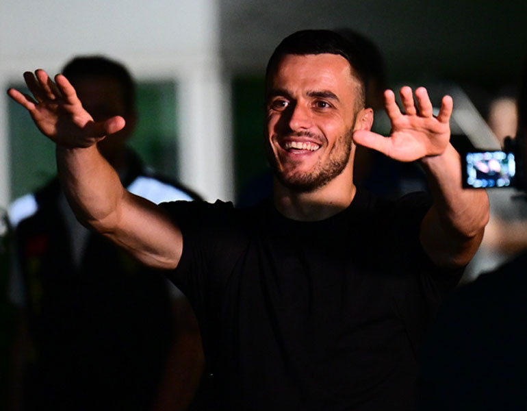 Filip Kostici Galatasaray istedi, Fenerbahçe bitirdi Transferde Mourinho ve Tadic etkisi...