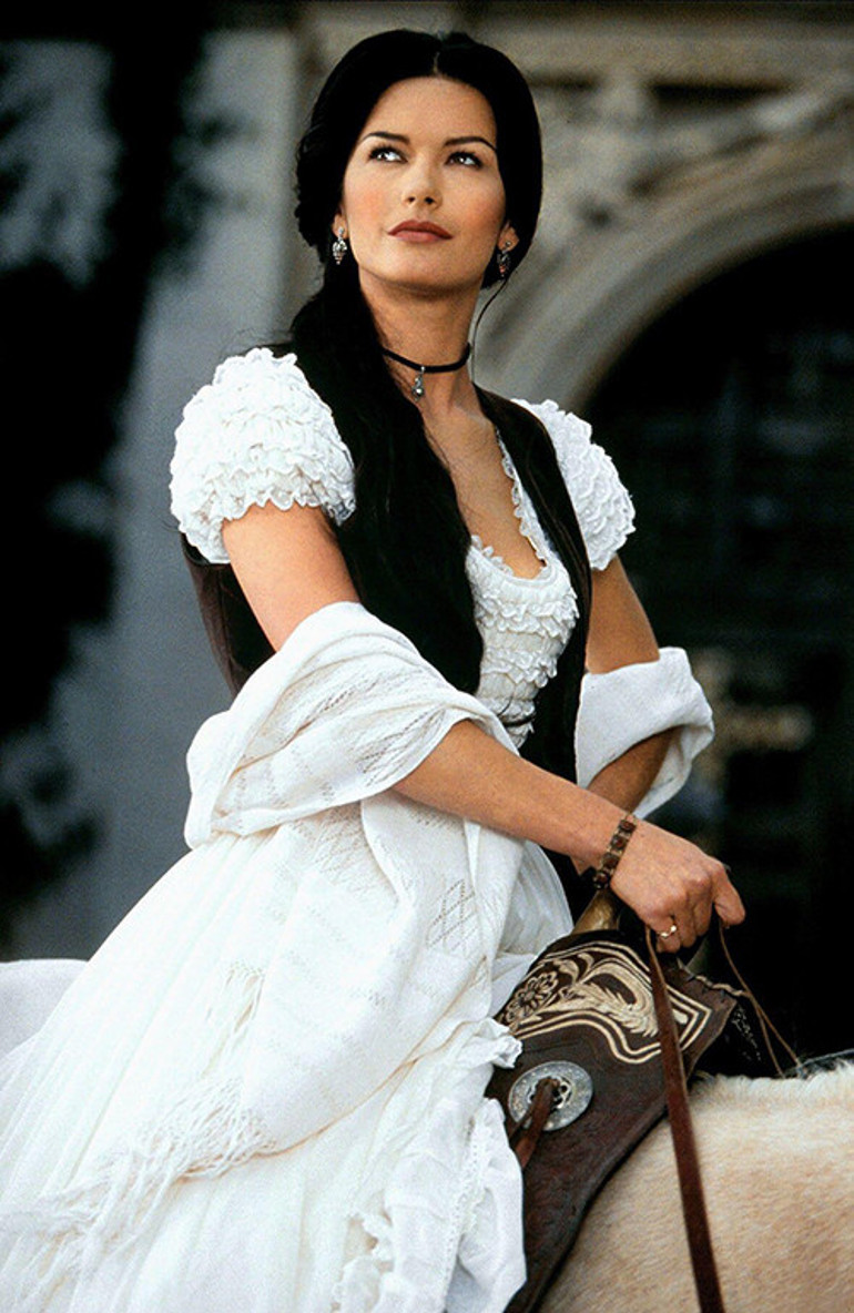 Ünlü oyuncu güzel karısının peşine böyle düşmüş... Asistanıma dedim ki Sor bakalım benimle bir kahve içer mi