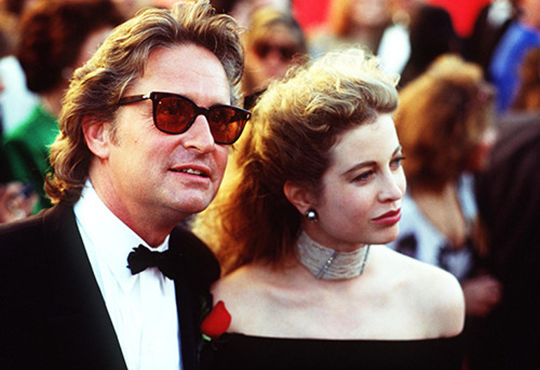 Ünlü oyuncu güzel karısının peşine böyle düşmüş... Asistanıma dedim ki Sor bakalım benimle bir kahve içer mi