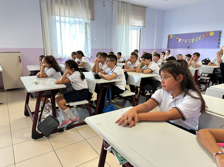 Şimdi okullu olduk, sınıfları doldurduk... Okullar çiçek açtı