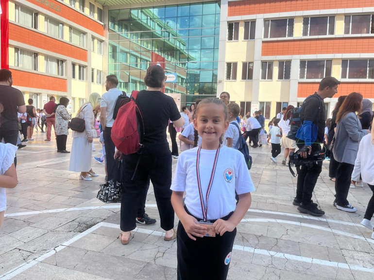 Şimdi okullu olduk, sınıfları doldurduk... Okullar çiçek açtı